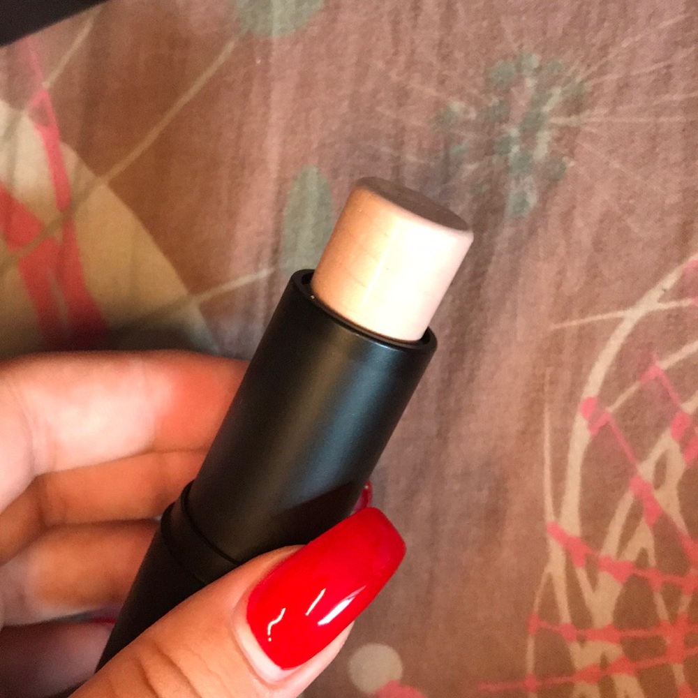 Laritzy Cosmetics highlighter stick in HALO